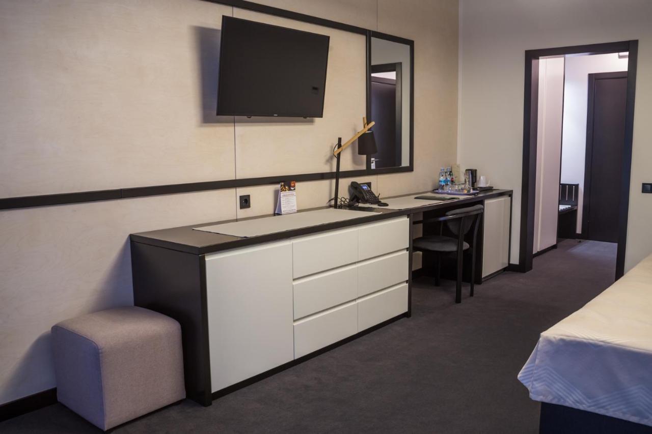 Sobi Hotel ヴィーシュホロド エクステリア 写真